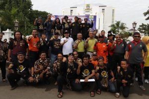 Peringati Hari Peduli Sampah, Ratusan Warga Cirebon Lakukan Aksi Bersih-Bersih