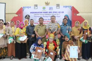 WALI KOTA CIREBON MENGHADIRI ACARA PERINGATAN HARI IBU (PHI) KE 89 TINGKAT KOTA CIREBON TAHUN 2017 DI HOTEL GRAGE