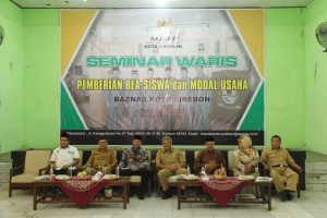 BAZNAS BAGIKAN MODAL USAHA UNTUK 63 PEDAGANG KECIL DI KOTA CIREBON.
