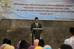 410 ORANG RESMI MENERIMA PENGHARGAAN SATYALANCANA KARYA SATYA PRESIDEN RI 410 ORANG RESMI MENERIMA PENGHARGAAN SATYALANCANA KARYA SATYA PRESIDEN RI
