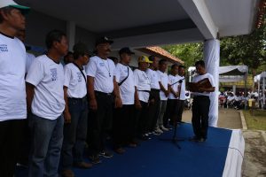 WALIKOTA RESMI KUKUHKAN KOMUNITAS PEDULI SUNGAI DAN KELOMPOK MASYARAKAT ANTI NARKOBA DAN HIV ADIS DI KECAMATAN HARJAMUKTI
