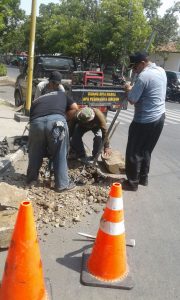 DPU Perbaiki Saluran, Sampah Rumah Tangga Banyak Menyumbat Saluran