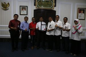 PT. TELKOM INDONESIA BERIKAN PENGHARGAAN UNTUK PEMDA KOTA CIREBON ATAS SINERGITAS STAKEHOLDER DALAM PROGRAM SMART CITY