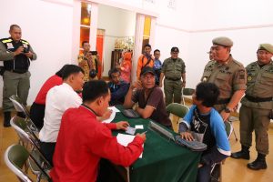 SEJUMLAH MASYARAKAT DAN PNS KOTA CIREBON TERLIBAT SANKSI ADMINISTRASI PELANGGARAN PERDA KTR
