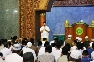 Masjid, Sarana Kegiatan Keagamaan dan Perekonomian