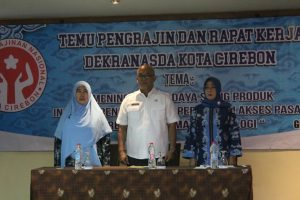 PEMDA LAKUKAN PERTEMUAN DENGAN PENGERAJIN DAN LAKSANAKAN RAPAT KERJA DEKRANASDA TAHUN 2017
