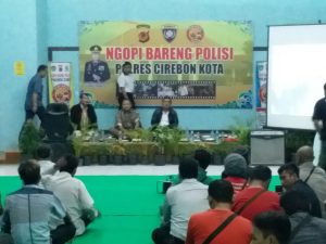 WALI KOTA CIREBON HADIR DALAM ACARA NGOPI BARENG POLISI POLRES CIREBON KOTA DALAM RANGKA JAGA KESEPAKATAN DAMAI ANGKUTAN UMUM DI KOTA CIREBON