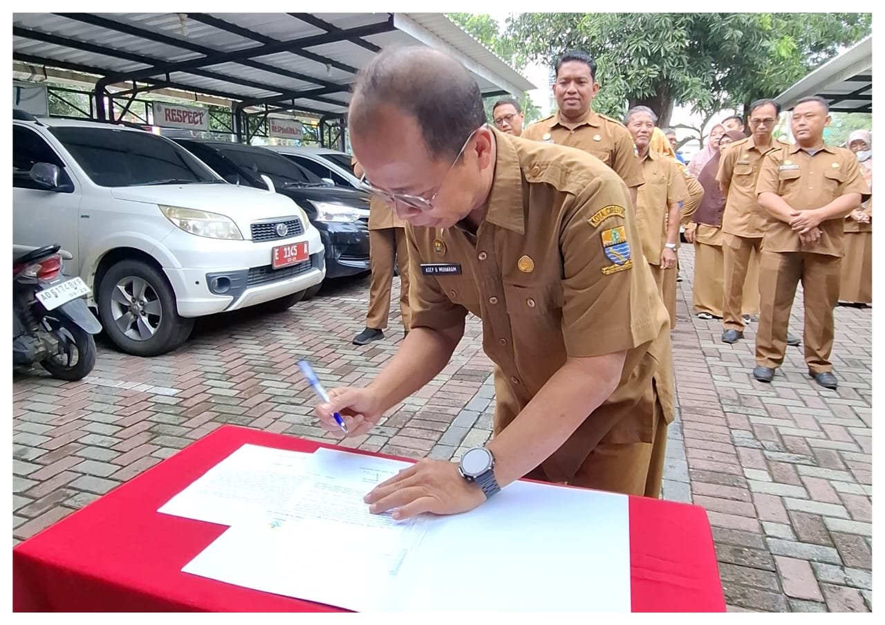 Penandatanganan Pakta Integritas dan Perjanjian Kinerja di Lingkungan Inspektorat Daerah Kota Cirebon