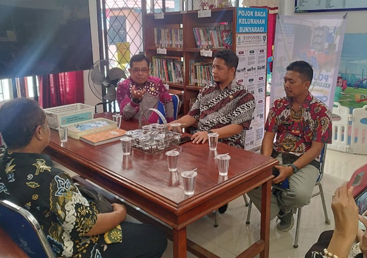 Tim Pembina Dinas Perpustakaan dan Arsip Kota Cirebon kunjungi Perpustakaan Kelurahan Sunyaragi